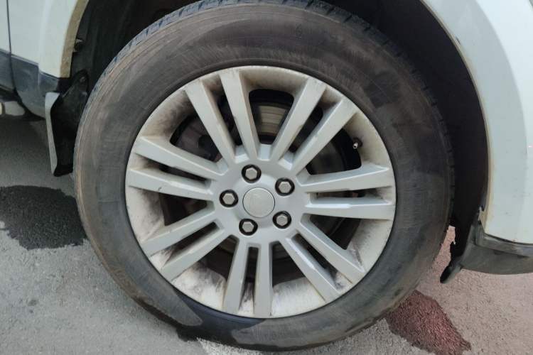 Used Land Rover Discovery 2014 3.0 SDV6 HSE Diesel Edition Right Front Wheel Hub