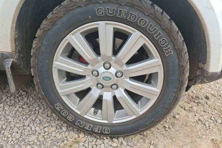Used Land Rover Discovery 2014 3.0 SDV6 HSE Diesel Edition Right Front Wheel Hub