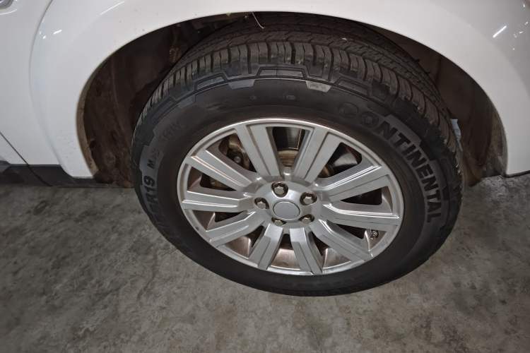 Used Land Rover Discovery 2014 3.0 SDV6 HSE Diesel Edition Right Front Wheel Hub