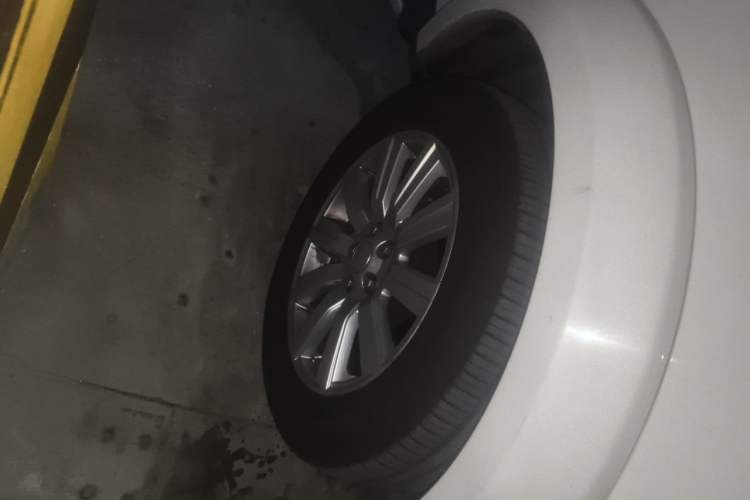 Used Land Rover Discovery 2014 3.0 SDV6 HSE Diesel Edition Right Front Wheel Hub