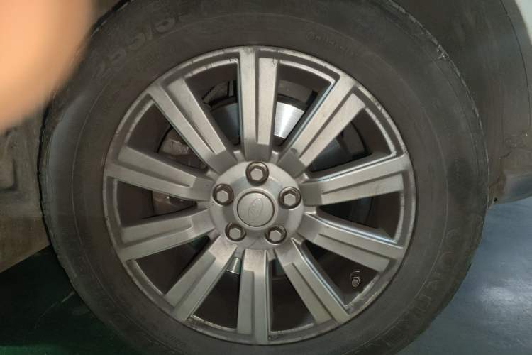 Used Land Rover Discovery 2014 3.0 SDV6 HSE Diesel Edition Right Front Wheel Hub