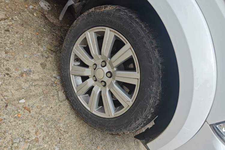 Used Land Rover Discovery 2014 3.0 SDV6 HSE Diesel Edition Right Front Wheel Hub