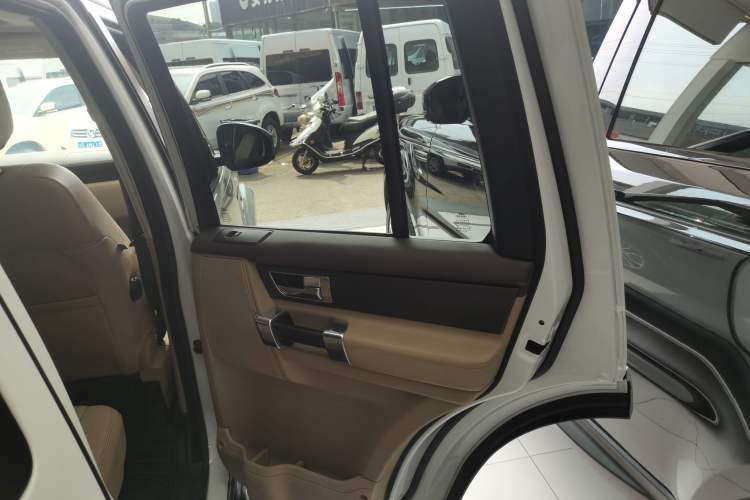 Used Land Rover Discovery 2014 3.0 SDV6 HSE Diesel Edition Right Rear Door Interior