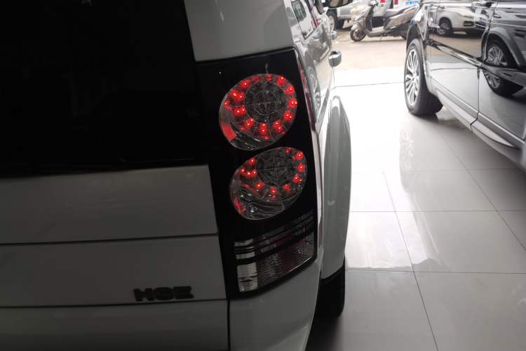 Used Land Rover Discovery 2014 3.0 SDV6 HSE Diesel Edition Right Rear Taillight