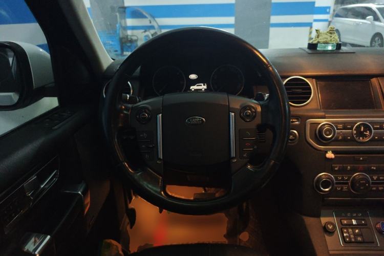 Used Land Rover Discovery 2014 3.0 SDV6 HSE Diesel Edition Steering Wheel