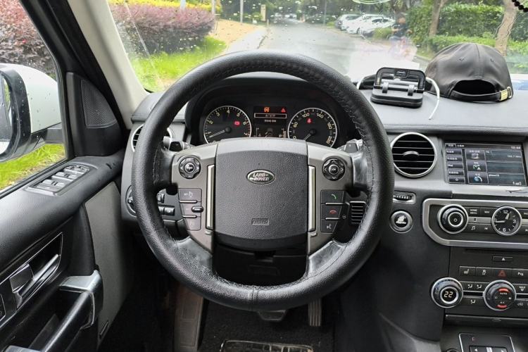 Used Land Rover Discovery 2014 3.0 SC V6 SE Steering Wheel