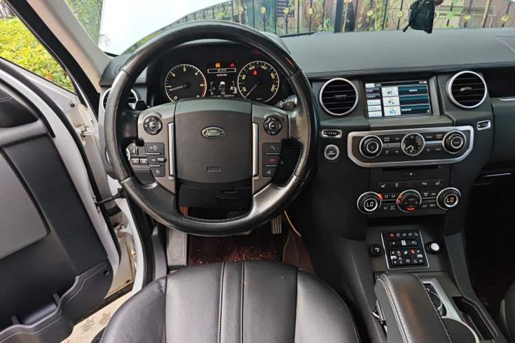 Used Land Rover Discovery 2014 3.0 SDV6 HSE Diesel Edition Steering Wheel
