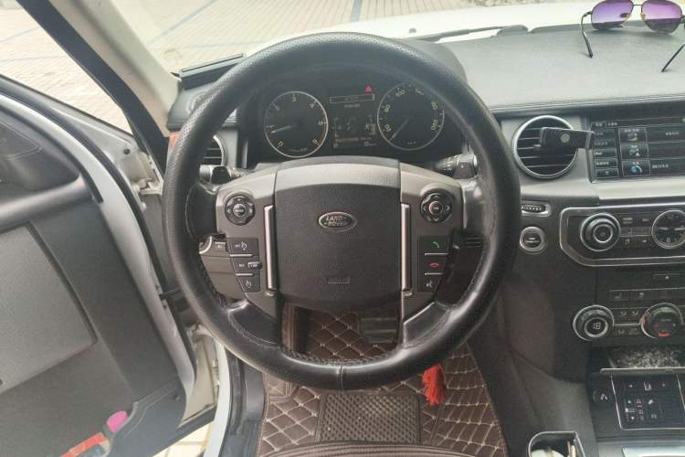 Used Land Rover Discovery 2014 3.0 SDV6 HSE Diesel Edition Steering Wheel