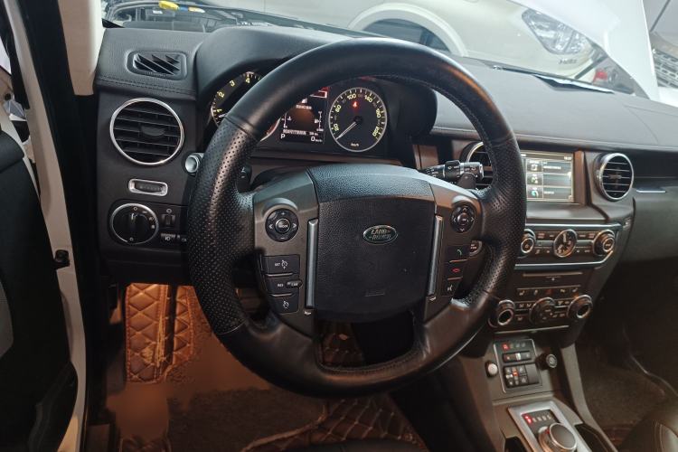 Used Land Rover Discovery 2014 3.0 SC V6 SE Steering Wheel