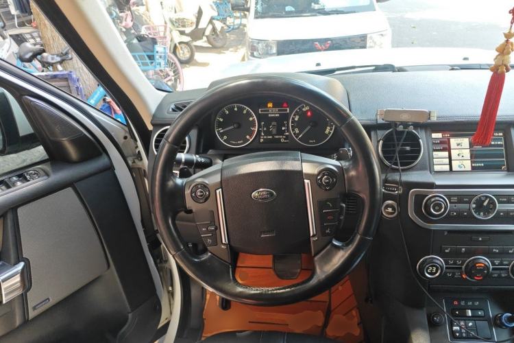 Used Land Rover Discovery 2014 3.0 SC V6 HSE Steering Wheel
