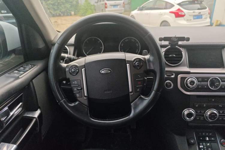 Used Land Rover Discovery 2014 3.0 SDV6 HSE Diesel Edition Steering Wheel