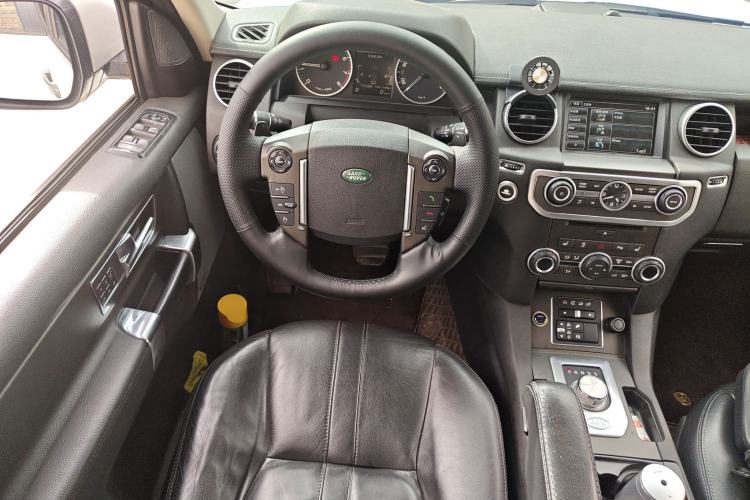 Used Land Rover Discovery 2014 3.0 SC V6 HSE Luxury Steering Wheel