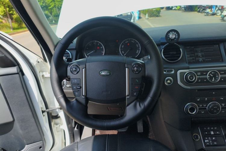 Used Land Rover Discovery 2014 3.0 SC V6 SE Steering Wheel
