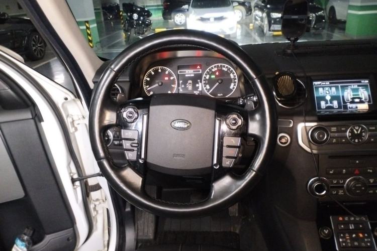 Used Land Rover Discovery 2014 3.0 SC V6 HSE Luxury Steering Wheel