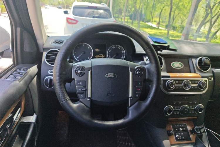 Used Land Rover Discovery 2014 3.0 SDV6 HSE Diesel Edition Steering Wheel