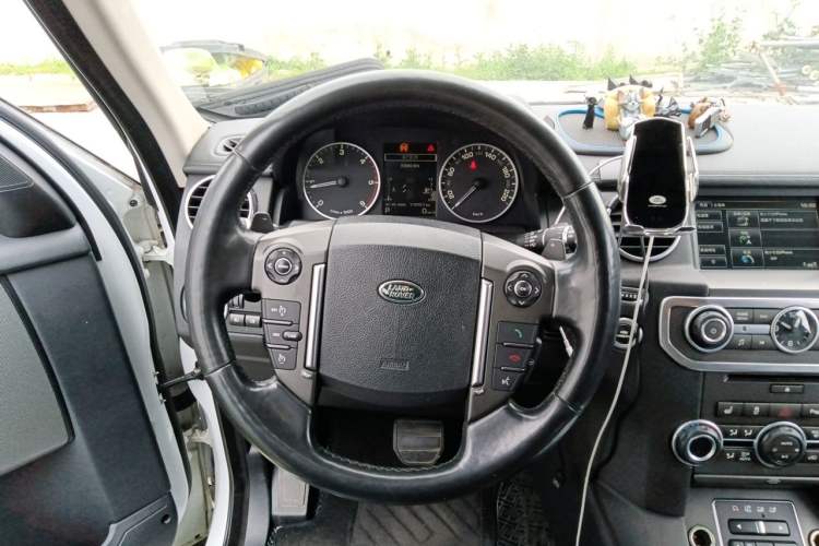 Used Land Rover Discovery 2014 3.0 SDV6 HSE Diesel Edition Steering Wheel