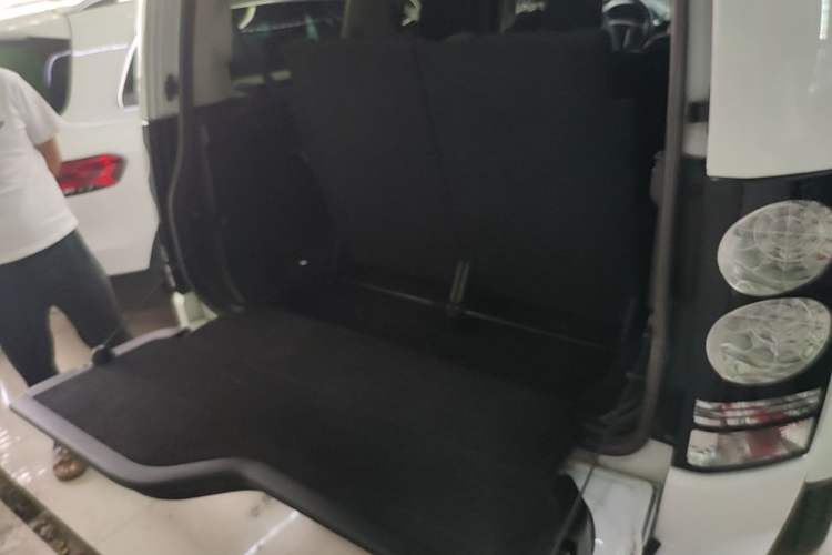 Used Land Rover Discovery 2014 3.0 SC V6 HSE Trunk