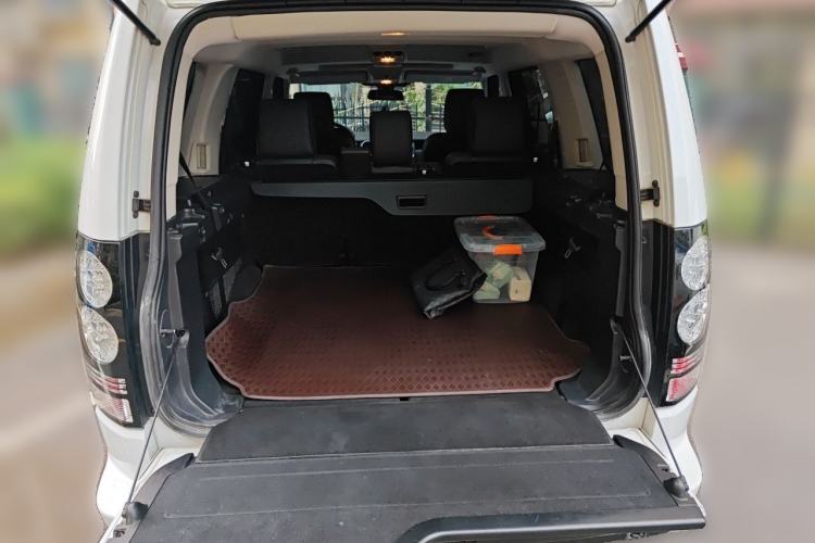 Used Land Rover Discovery 2014 3.0 SDV6 HSE Diesel Edition Trunk