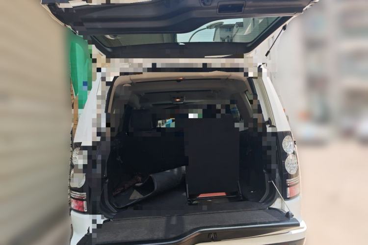 Used Land Rover Discovery 2014 3.0 SDV6 HSE Diesel Edition Trunk