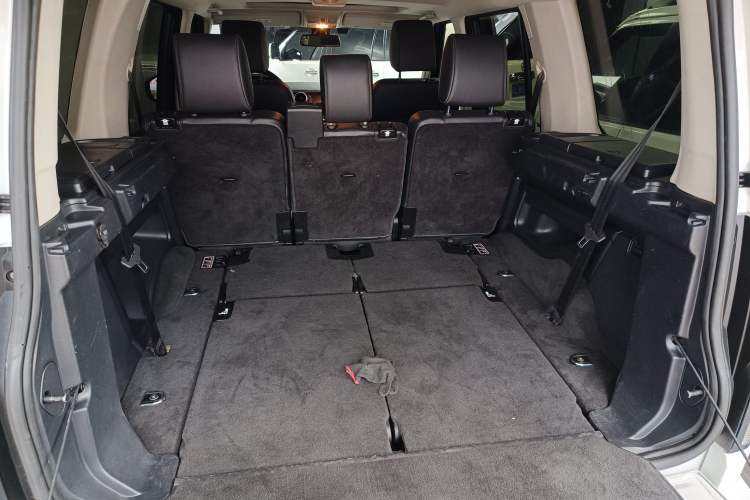 Used Land Rover Discovery 2014 3.0 SC V6 SE Trunk