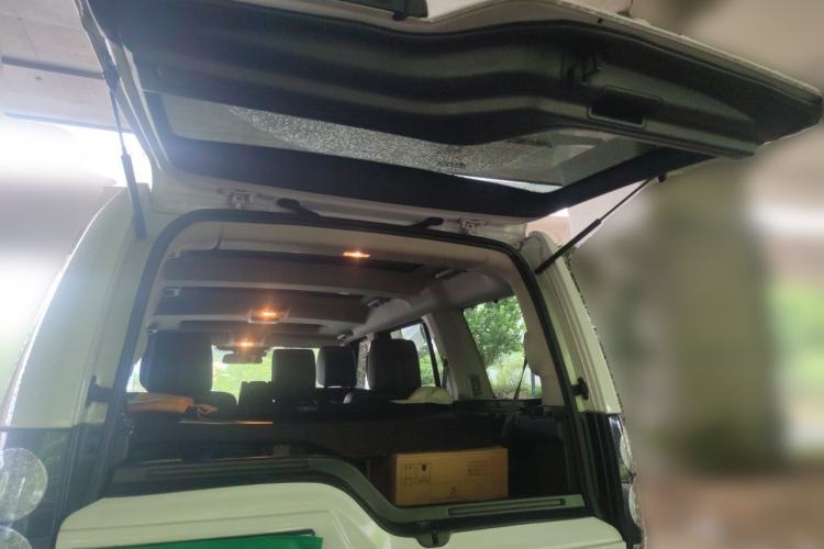 Used Land Rover Discovery 2014 3.0 SDV6 HSE Diesel Edition Trunk