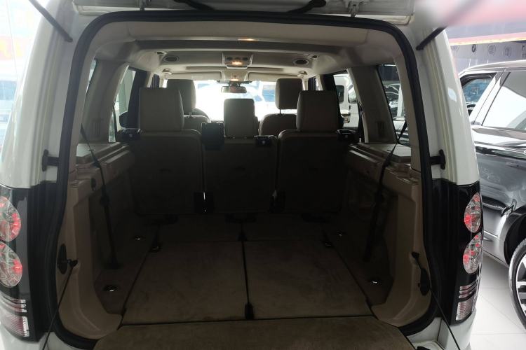 Used Land Rover Discovery 2014 3.0 SDV6 HSE Diesel Edition Trunk