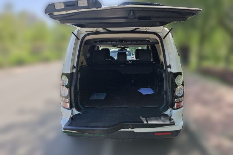 Used Land Rover Discovery 2014 3.0 SDV6 HSE Diesel Edition Trunk