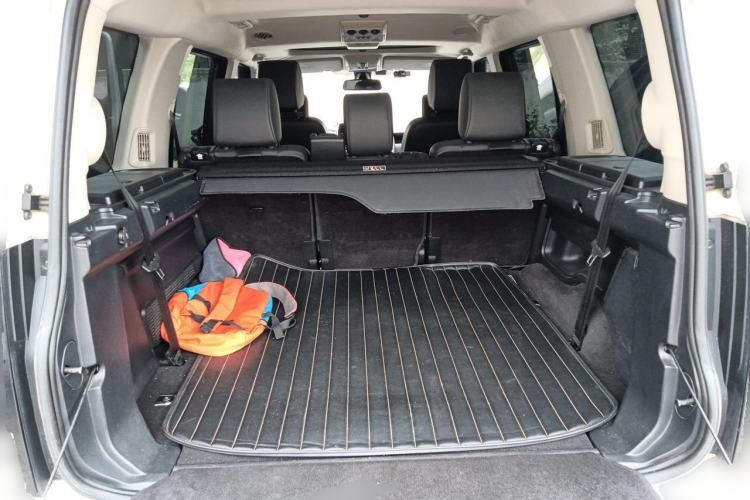 Used Land Rover Discovery 2014 3.0 SDV6 HSE Diesel Edition Trunk