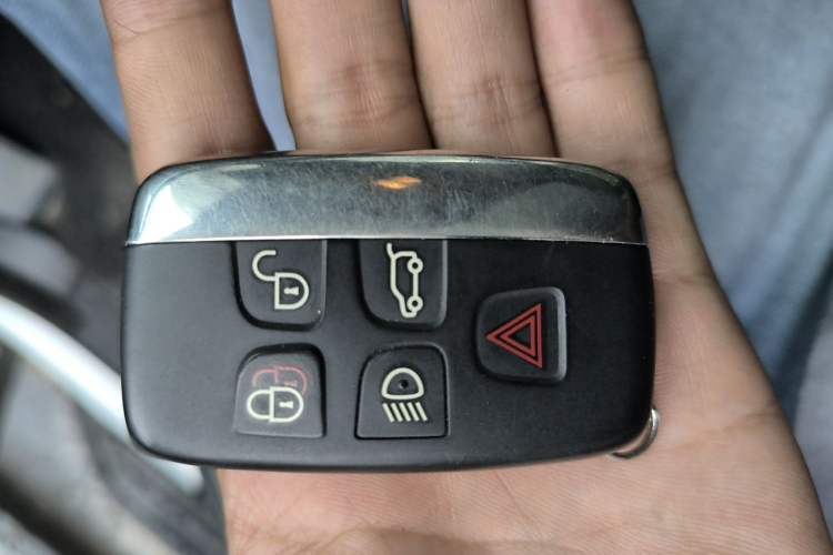Used Land Rover Discovery 2014 3.0 SC V6 SE Vehicle Key