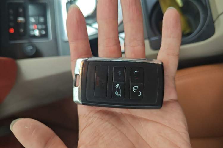 Used Land Rover Discovery 2014 3.0 SDV6 HSE Diesel Edition Vehicle Key