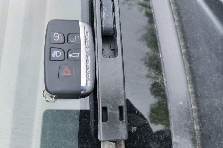 Used Land Rover Discovery 2014 3.0 SC V6 HSE Luxury Vehicle Key