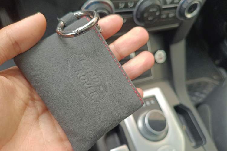 Used Land Rover Discovery 2014 3.0 SC V6 SE Vehicle Key