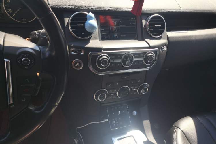 Used Land Rover Discovery 2015 3.0 SC V6 HSE Audio And AC Panel