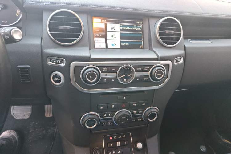 Used Land Rover Discovery 2015 3.0 SC V6 HSE Audio And AC Panel