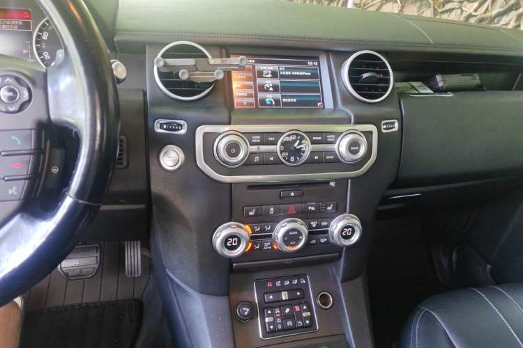 Used Land Rover Discovery 2015 3.0 SC V6 HSE Audio And AC Panel