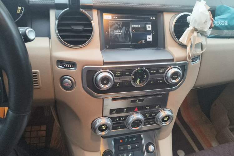 Used Land Rover Discovery 2015 3.0 SC V6 HSE Luxury Audio And AC Panel