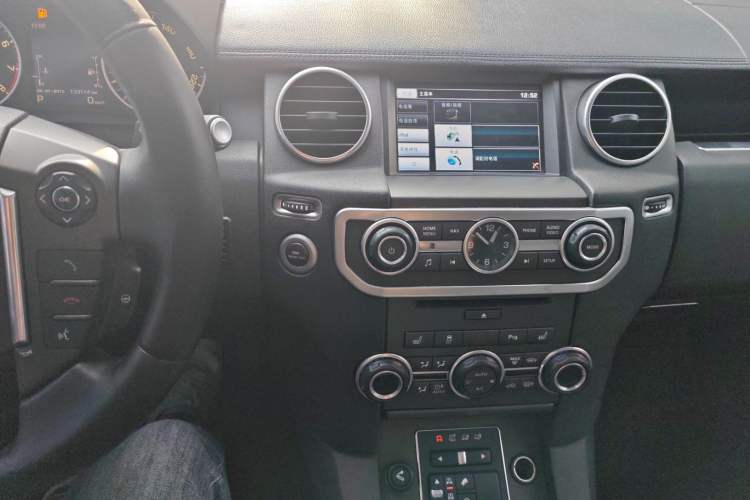 Used Land Rover Discovery 2015 3.0 SC V6 HSE Audio And AC Panel