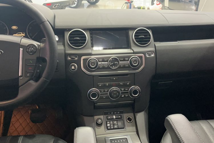 Used Land Rover Discovery 2015 3.0 SC V6 SE Audio And AC Panel