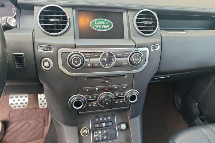 Used Land Rover Discovery 2015 3.0 SC V6 HSE Audio And AC Panel