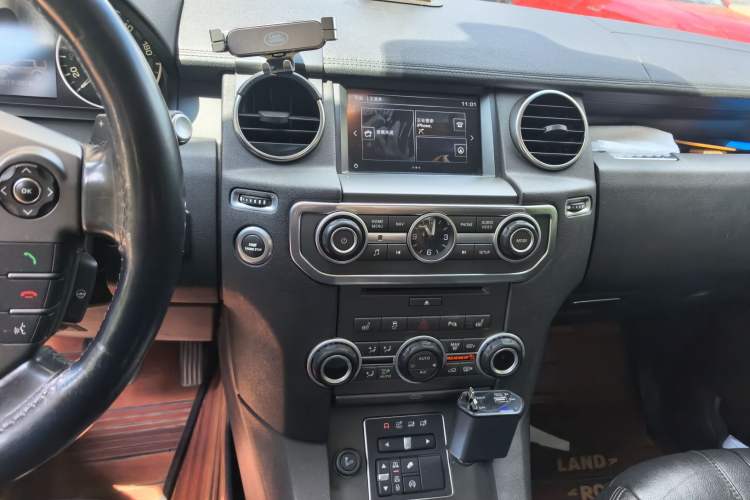 Used Land Rover Discovery 2015 3.0 SC V6 HSE Audio And AC Panel