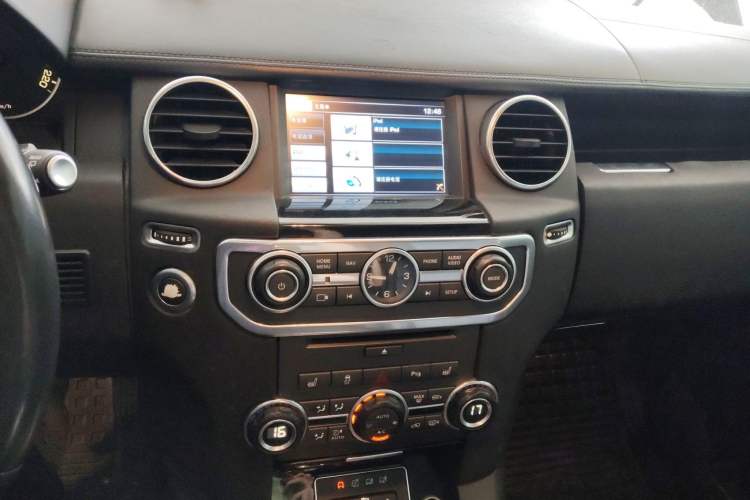 Used Land Rover Discovery 2015 3.0 SC V6 HSE Luxury Audio And AC Panel