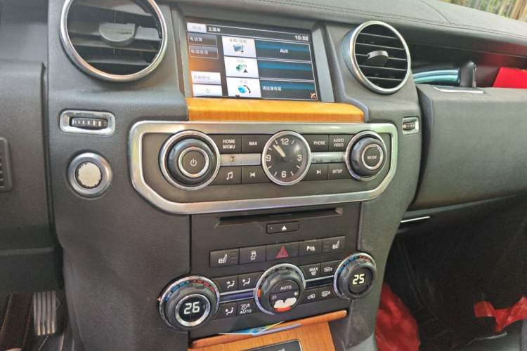 Used Land Rover Discovery 2015 3.0 SDV6 HSE Diesel Version Audio And AC Panel