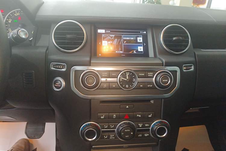 Used Land Rover Discovery 2015 3.0 SDV6 HSE Diesel Version Audio And AC Panel