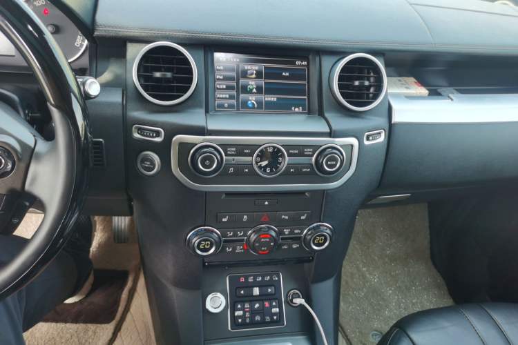 Used Land Rover Discovery 2015 3.0 SC V6 HSE Audio And AC Panel