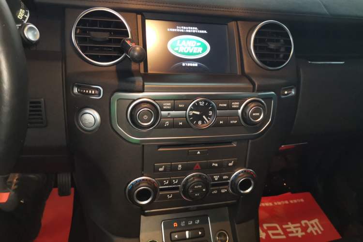 Used Land Rover Discovery 2015 3.0 SC V6 SE Audio And AC Panel