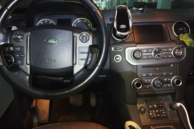 Used Land Rover Discovery 2015 3.0 SC V6 HSE Luxury Center Console