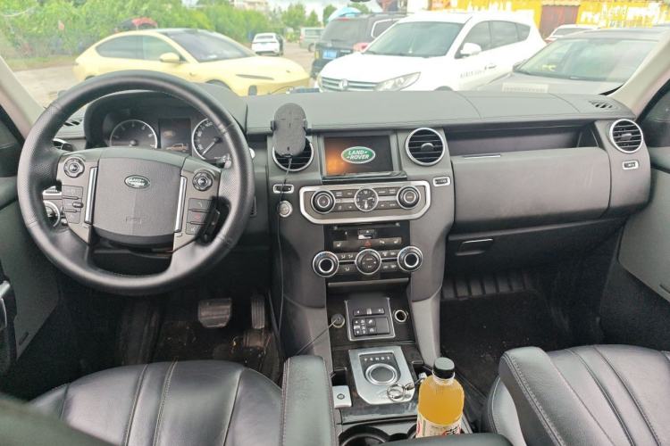 Used Land Rover Discovery 2015 3.0 SC V6 SE Center Console