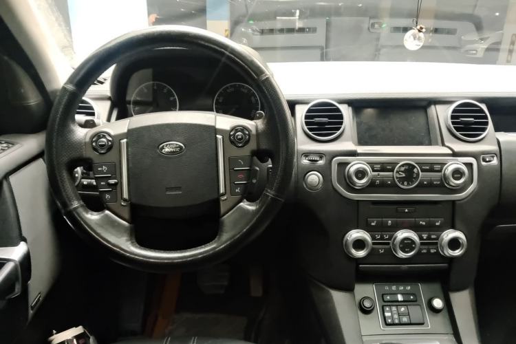 Used Land Rover Discovery 2015 3.0 SC V6 SE Center Console