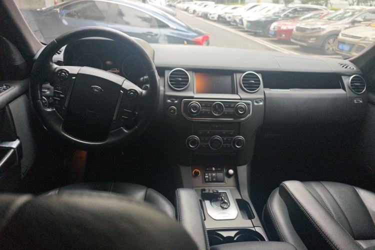 Used Land Rover Discovery 2015 3.0 SC V6 SE Center Console