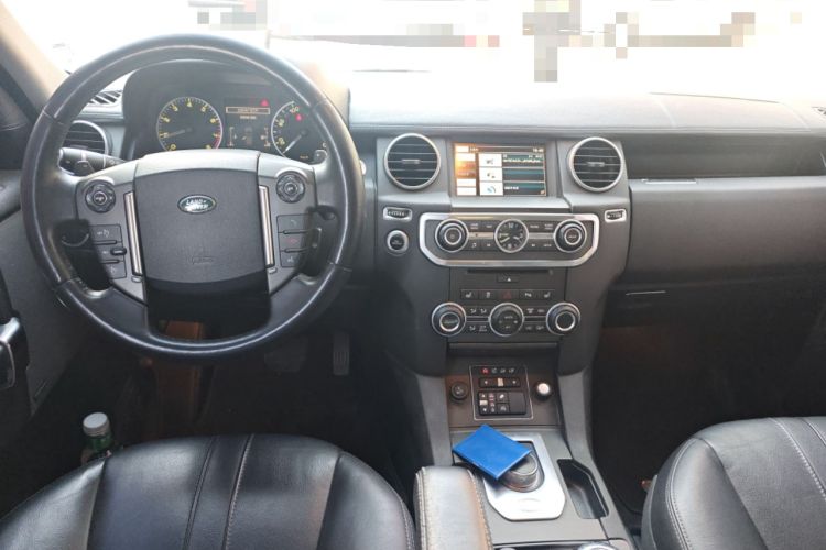 Used Land Rover Discovery 2015 3.0 SC V6 HSE Center Console